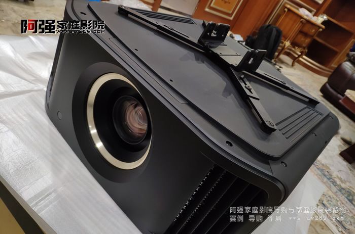 JVC 4KͶӰ�C����