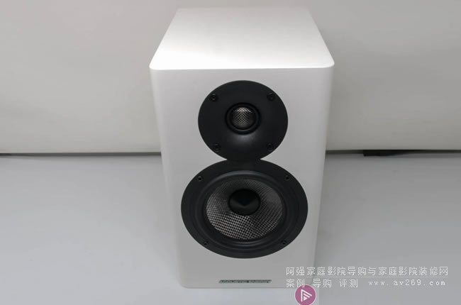 ȫ̼�w�S�P����ԪǶ�ڹ⻬���������������w��
